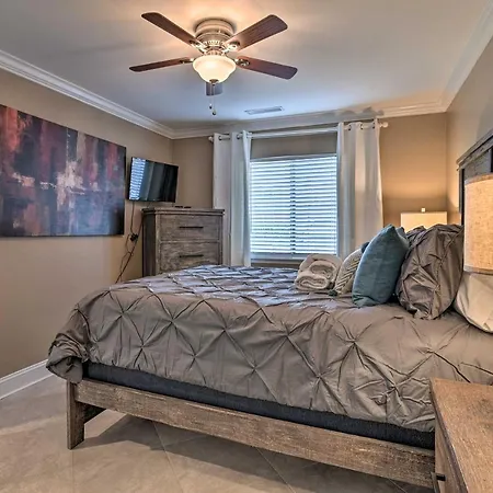 Breezy First-Floor Condo About 2 Mi To Surfside!